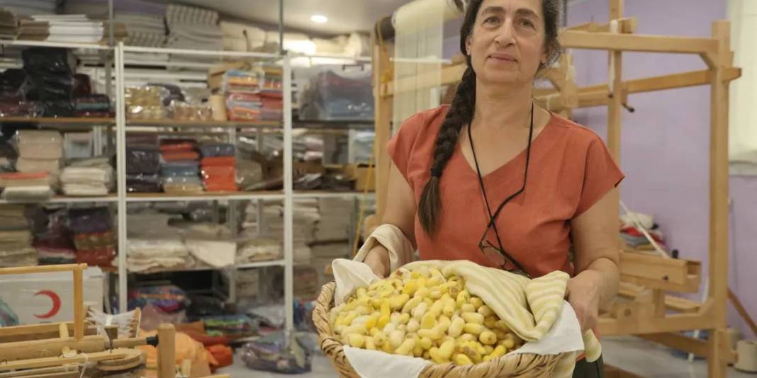 Depremde kaybetti, bir avuç yumurtayla devam etti! Hepsine gözü gibi bakıyor: Bir tür onun sayesinde devam ediyor 2